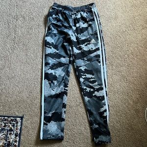 Young girls  adidas trackpant
